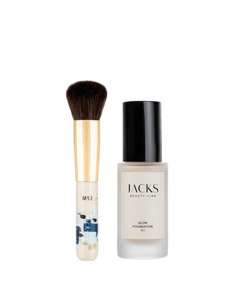 #farbwunsch_n-1, JACKS beauty line Glow Foundation N.1 neben dem M12 Mini Foundationpinsel