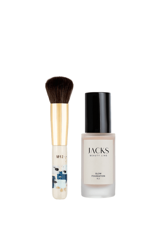 #farbwunsch_n-2, JACKS beauty line Glow Foundation N.1 neben dem M12 Mini Foundationpinsel