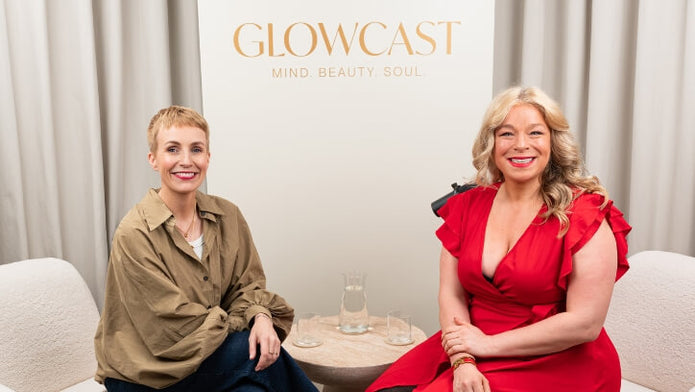 Miriam Jacks und Caterina Pogorzelski auf zwei Sesseln im Glowcast Podcast Studio