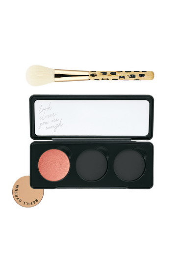 JACKS beauty line Powder Palette Alu mit einem Blush und dem #23 Pinsel darüber