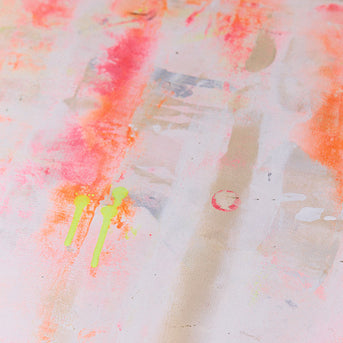 Close-up einer farbigen Leinwand aus beige, orange, rosa und gelb 