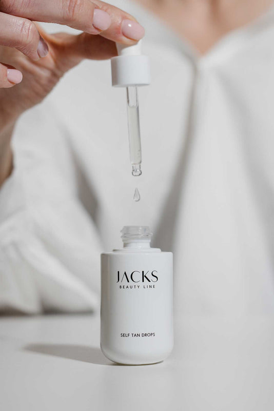 Anwendung der Self Tan Drops von JACKS beauty line