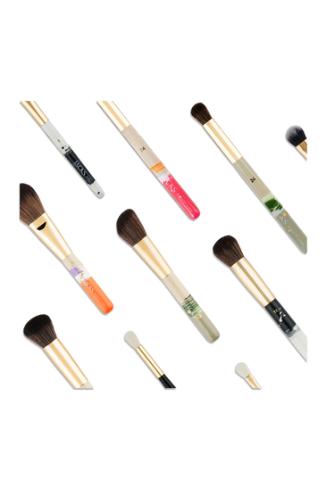 Viele Make-up Pinsel von JACKS beauty line in Formation gestellt