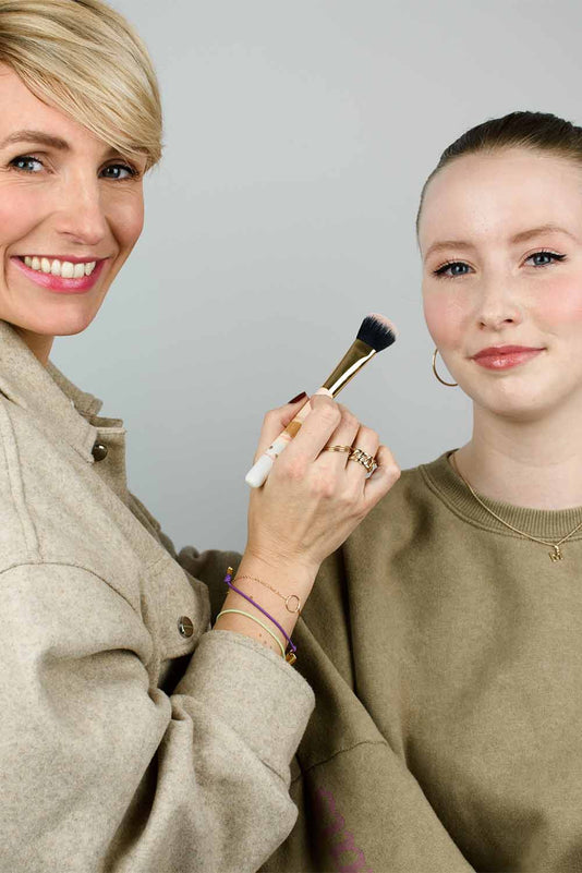 Make-up bei Teenager-Haut – Masterclass by Miriam Jacks